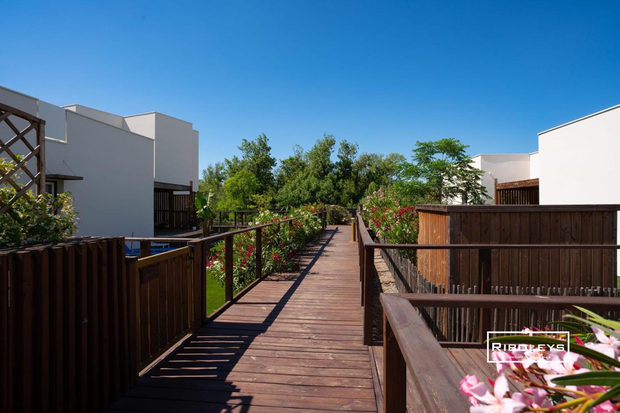 Marina Lodge - T4 avec terrasse à 400m de la mer Vias Eksteriør bilde