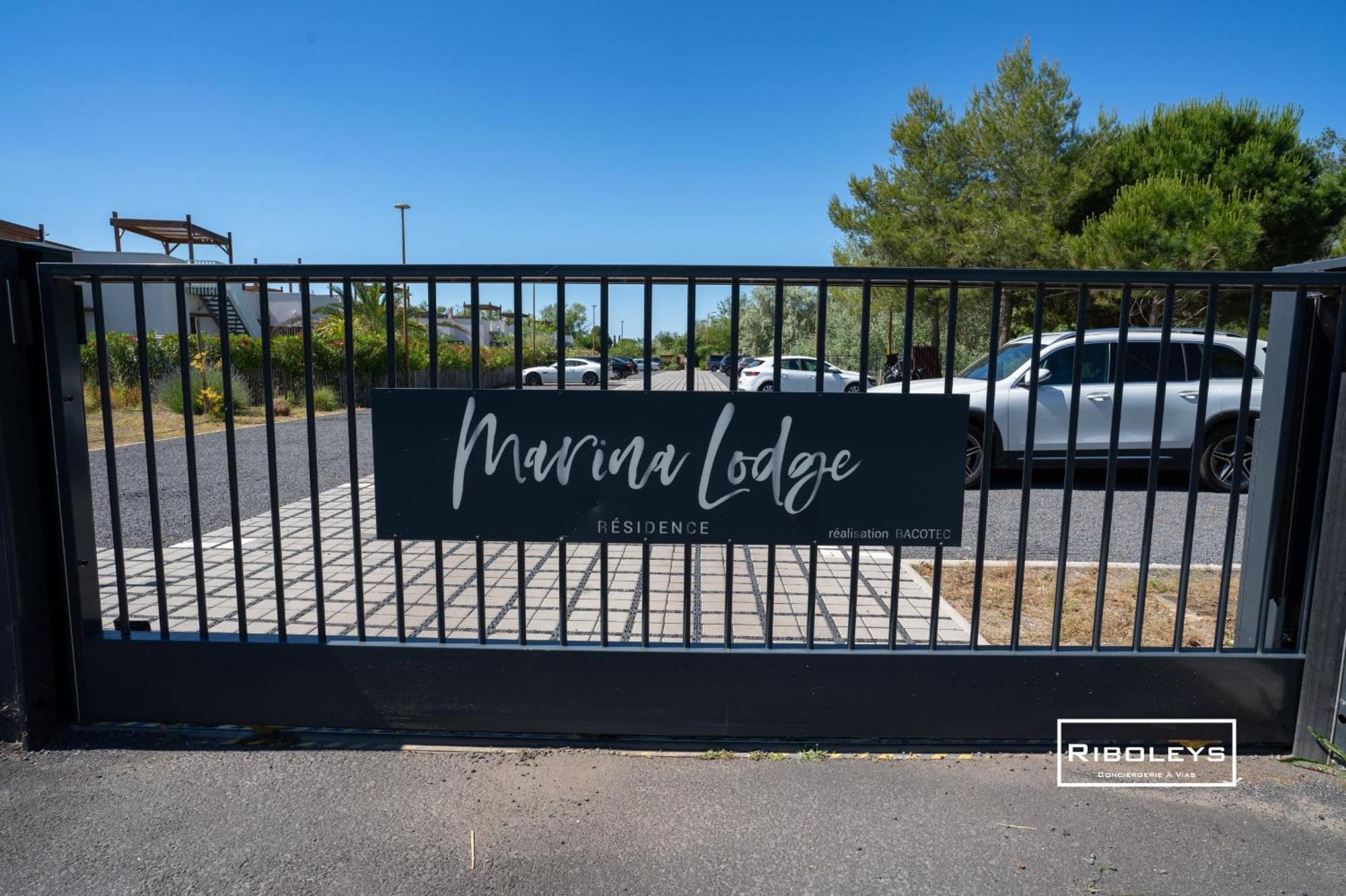 Marina Lodge - T4 avec terrasse à 400m de la mer Vias Eksteriør bilde