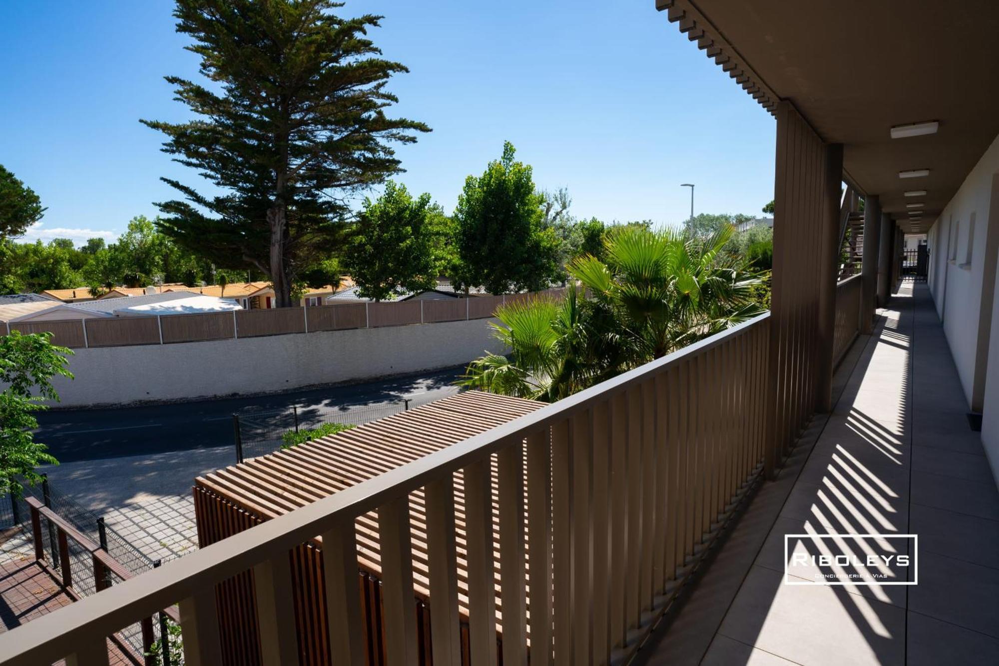 Marina Lodge - T4 avec terrasse à 400m de la mer Vias Eksteriør bilde